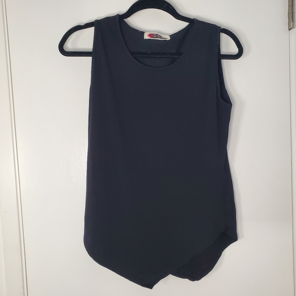 Black Sleeveless Tank Top V-Cut Hem Medium